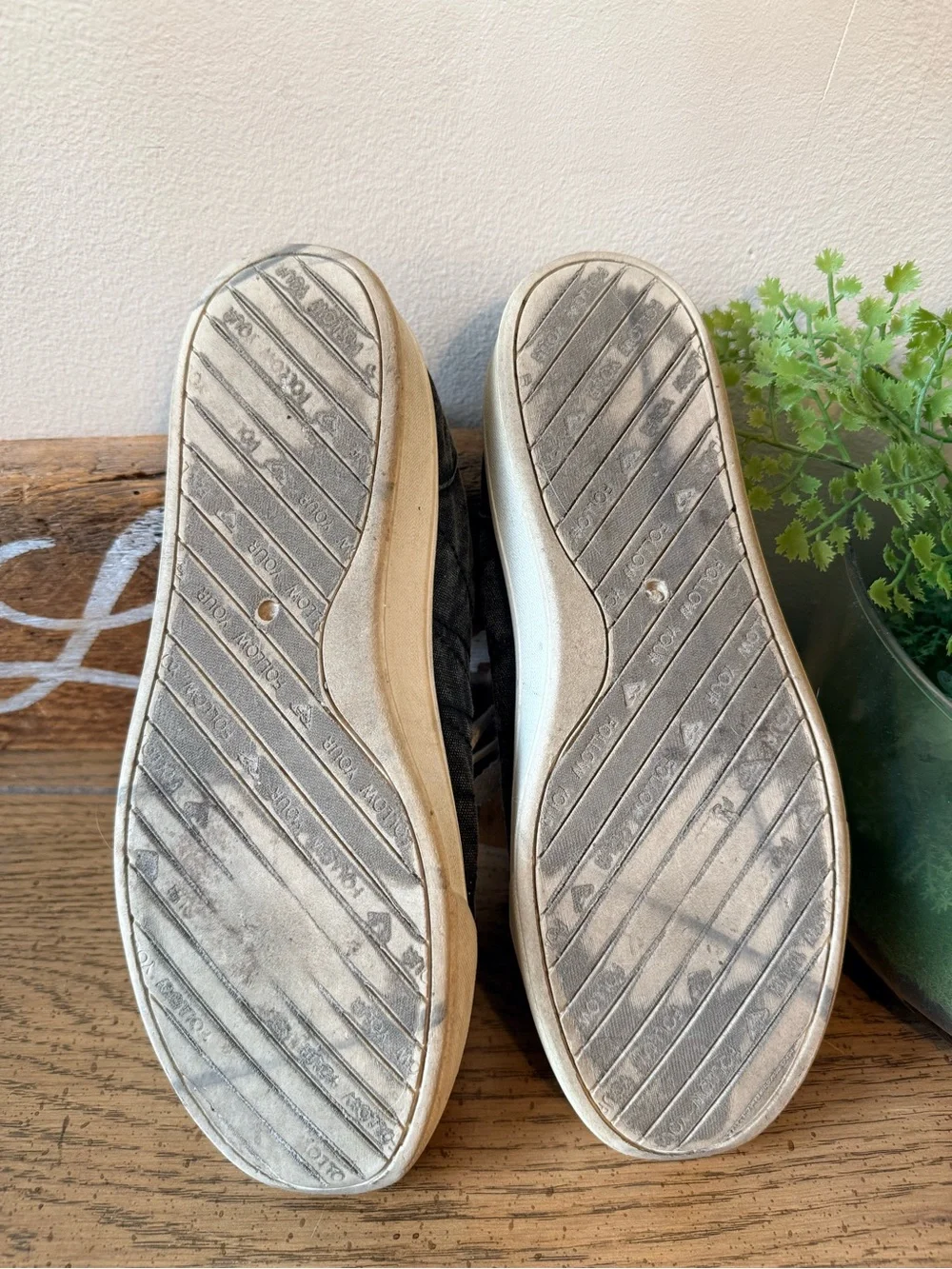 Roxy Black Canvas Low-Top Sneakers
